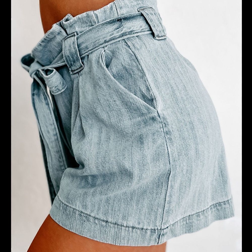 NWTs Blank NYC Light Wash Paperbag Denim Shorts w/ Belt Size 27